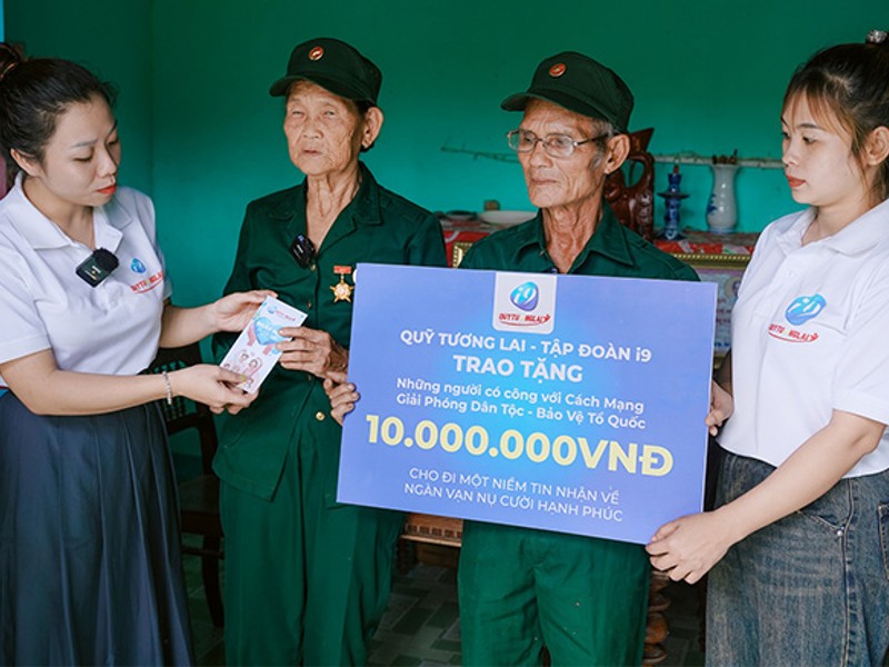 Hình ảnh một nhóm người đang hỗ trợ lẫn nhau, tượng trưng cho các nguồn hỗ trợ bên ngoài cho người có vấn đề cờ bạc.